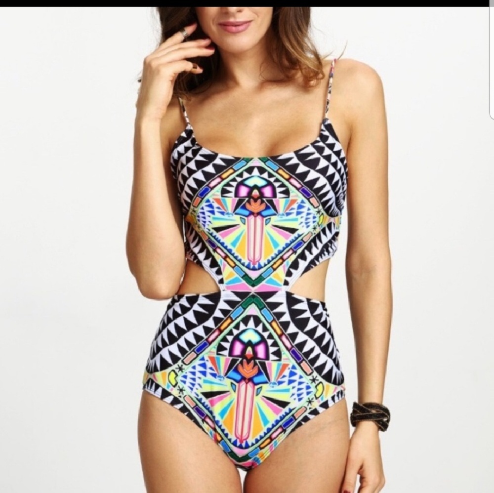 EUC Adorable Tribal print monokini